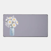 ホワイトデイジーズメイソンジャーンオンラベンダー デスクマット (正面)