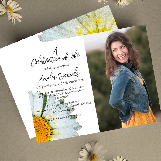 ホワイトデイジーフォトお祝いのライフカード 招待状