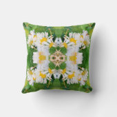 ホワイトデイジーフラワーズオングリーン葉装飾用クッション クッション (裏面)