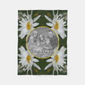 ホワイトデイジーフラワーフレーム自分の写真を追加 フリースブランケット (正面)