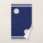 ホワイトデイジーフラワー&ストライプズオンネイビーブルー バスタオルセット (ハンドタオル)