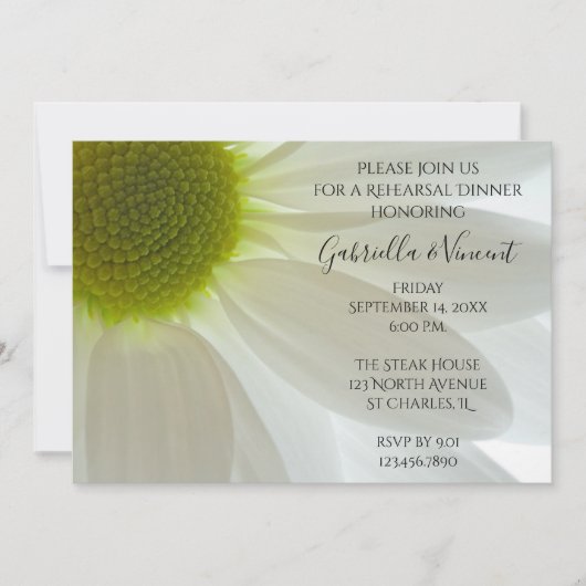 ホワイトデイジー花びら結婚ズリハーサルディナー 招待状 (正面)