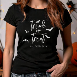 ホワイトトリックまたはトリート文字とこうもりハロウィーン年 Tシャツ