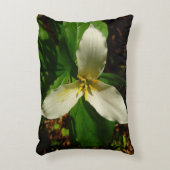 ホワイトトリリウムフラワー春ワイルドフラワー アクセントクッション (正面(垂直))