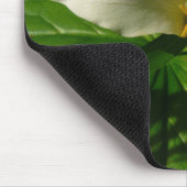 ホワイトトリリウムフラワー春ワイルドフラワー マウスパッド (コーナー)