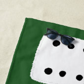 ホワイトドミノオングリーンパーソナライズされた ビーチタオル (インサイチュ)