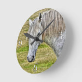 ホワイトニューフォレストポニーワイルドホース ラウンド壁時計 (傾斜)