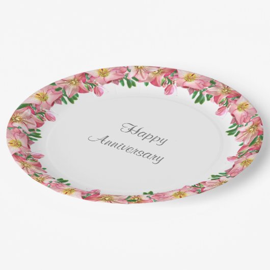 ホワイトハッピーアニバーサリーにピンク色のフラワーガーランド ペーパープレート (アングル)