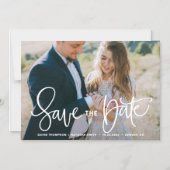 ホワイトハンドかわいらしレタリングオーバーレイ日付の保存 マグネット招待状 (正面)