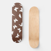 ホワイトバタフライブラウン背景かわいい美学 スケートボード (正面)