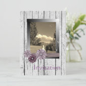 ホワイトバーンの木製デイジー カントリーウェディングの招待状 招待状 (スタンド正面)