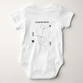 ホワイトパイロット帽子，金ゴールドスター，飛行飛行飛行機付きTシャツ ベビーボディスーツ (裏面)