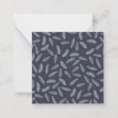 ホワイトパインの枝と羽毛とホリーバerryのクリスマス ノートカード (裏面)