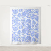 ホワイトパウダーブルーヴィンテージフローラダマスクパターン タペストリー (正面)