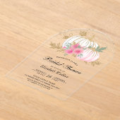 ホワイトパンプキンピンクフラワーブライダルシャワー アクリル招待状 (レイダウン)