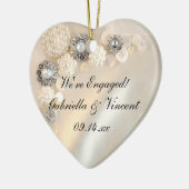 ホワイトパールフェイクとダイヤモンドボタンの婚約 セラミックオーナメント (左)