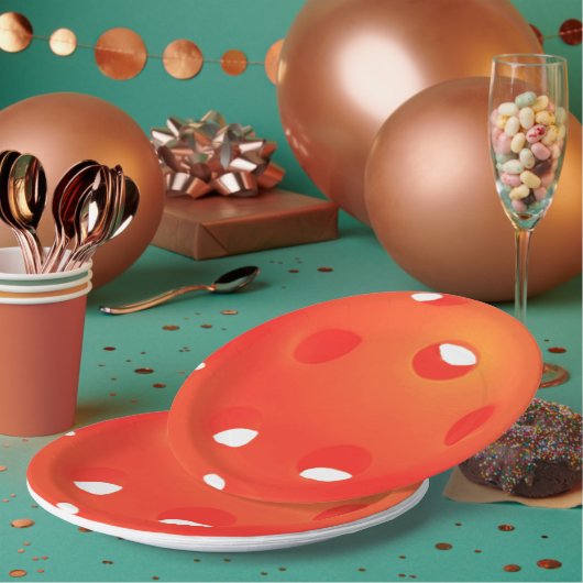 ホワイトピックボールのオレンジ色のピックボールパーティー ペーパープレート (複数)