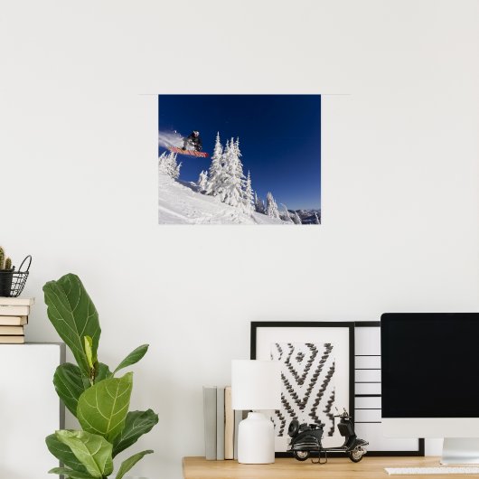 ホワイトフィッシュマウンテンリゾートでのスノーボーディングアクション ポスター (ホームオフィス)