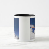 ホワイトフィッシュマウンテンリゾートのスノーボードアクション マグカップ (中央)