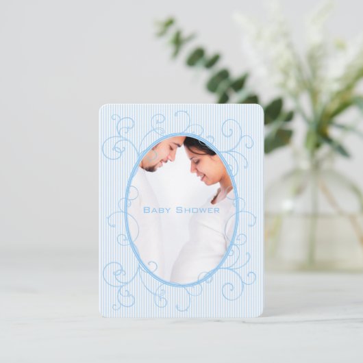 ホワイトフォトストライプ男の赤ちゃんシャワーで青い旋回 招待状 (スタンド正面)