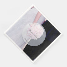 ホワイトブライダルドレスとバラ結婚ズ