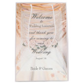 ホワイトブライダルドレスとバラ結婚ズ ミディアムペーパーバッグ (正面)