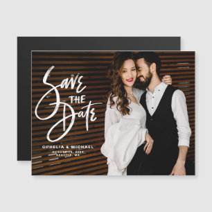 ホワイトブラシスクリプトタイポグラフィ写真の日付を保存 マグネット招待状