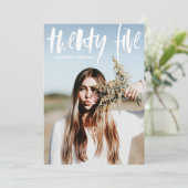 ホワイトブラシタイポグラフィ卒業招待状 招待状 (スタンド正面)