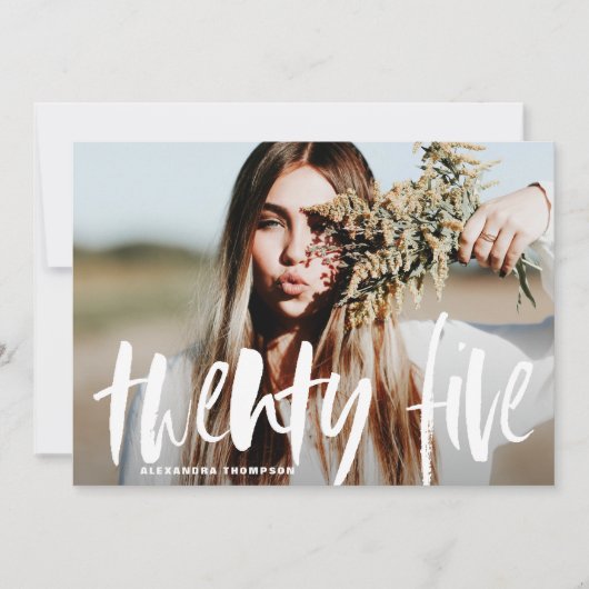 ホワイトブラシタイポグラフィ卒業招待状II 招待状 (正面)