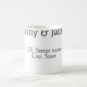 ホワイトブラックカップルの名前アドレス市区町村州シンプル コーヒーマグカップ (中央)