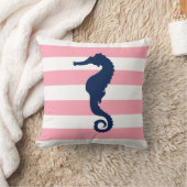 ホワイトブルーとピンクのワイドストライプパターンドシーホース クッション (ブランケット)