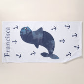 ホワイトブルーネイビーいかりかわいいかわいいクジラ航海の ビーチタオル (正面)