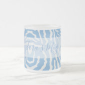 ホワイトブルーパーソナライズされた フロストグラスマグカップ (中央)