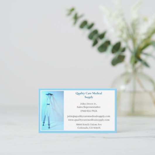 ホワイトブルー松葉杖の機器メディカルシニアシ気にア 名刺 (スタンド正面)