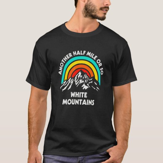 ホワイトマウンテンでのハイキング、もう半マイルほど Tシャツ (正面)