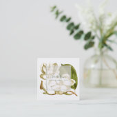 ホワイトマグノリアモノグラムのスフローラ スクエア名刺 (スタンド正面)