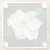 ホワイトマグノリア閉じる緑の背景 ガラスコースター (裏面)