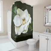 ホワイトマグノリア閉じる緑の背景 シャワーカーテン (インサイチュ)