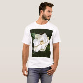 ホワイトマグノリア閉じる緑の背景 Tシャツ (正面フル)