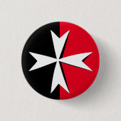 ホワイトマルチーズクロス、セントジョン、マルタ国旗/ナイツ 缶バッジ (正面)