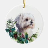 ホワイトマルチーズドッグポートレートホリーリース セラミックオーナメント (正面)