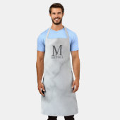 ホワイトマーブルパーソナライズされたモノグラムと名前 エプロン (着用した状態)