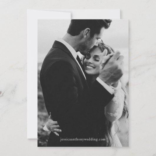 ホワイトミニマルモダンリストダブルフォトデートの保存 招待状 (裏面)