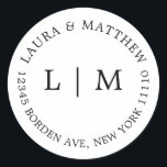 ホワイトモノグラム結婚ズ ラウンドシール<br><div class="desc">ミニマモダンリストの結婚ステッカーは、あなたの2つのイニシャルモノグラムとアドレスを特徴とする。シックでシンプルシックな来デザインとして今でもスタイリッシュある。これらの封筒は素晴らし、結婚式招待状スイートにエレガントtouchを追加する方法である。</div>