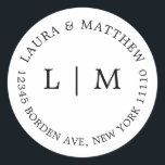 ホワイトモノグラム結婚ズ ラウンドシール<br><div class="desc">ミニマモダンリストの結婚ステッカーは、あなたの2つのイニシャルモノグラムとアドレスを特徴とする。シックでシンプルシックな来デザインとして今でもスタイリッシュある。これらの封筒は素晴らし、結婚式招待状スイートにエレガントtouchを追加する方法である。</div>