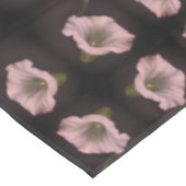 ホワイトモーニンググローリーフラワークローズアップ抽象芸術 テーブルクロス (アングル)