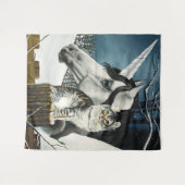 ホワイトユニコーンタブビーキャットファンタジー タペストリー (正面(横))