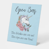 ホワイトユニコーンピンク色の花が青 台座サイン (正面)