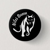 ホワイトライオネスクイーン狩り 缶バッジ (正面)