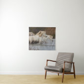 ホワイトランニングカマルグ馬の水 タペストリー (インサイチュ(横))